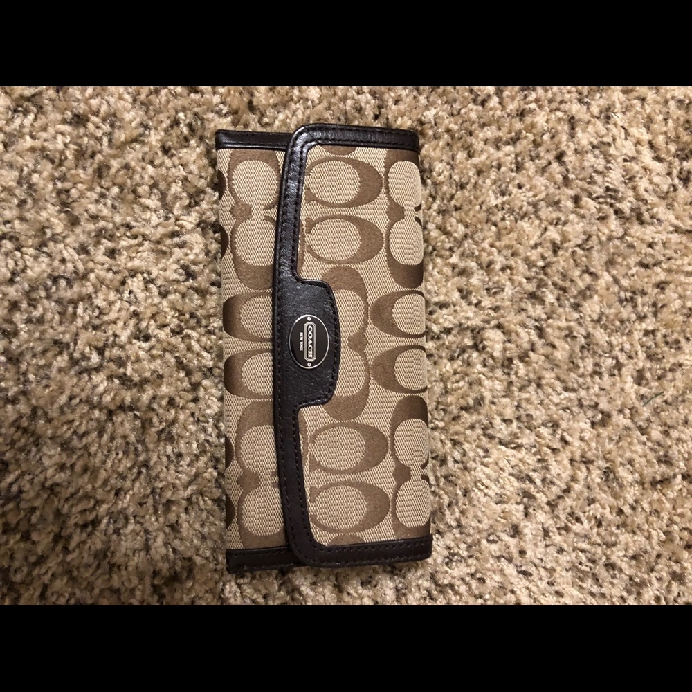 Signature Coach Wallet